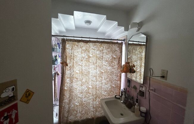 2 beds, 1 bath, $1,375, Unit 510