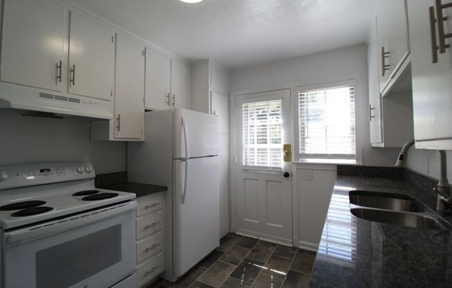 2 Bedroom 1 Bath Duplex In The Waldo Area