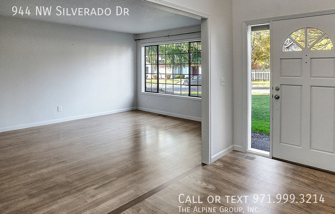 944 NW SILVERADO DR