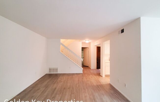 Lovely 2-story townhome in The Cape at Calavera Hills in Carlsbad!