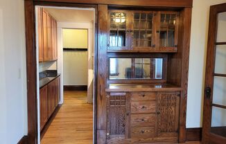 Classic Vintage apartments in Fantastic Midway location