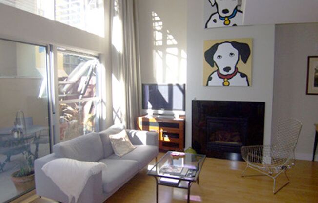 Epic REA/Azari PM: Private Oasis, 1 BR/ 1.5 BA Condo w/ Private Patio!