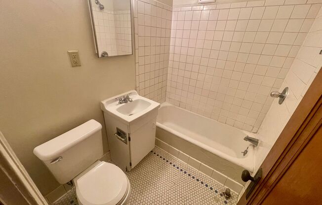 Studio, 1 bath, $825, Unit 03