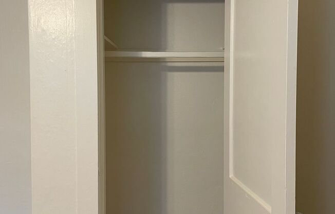 Studio, 1 bath, 380 sqft, $995, Unit 107