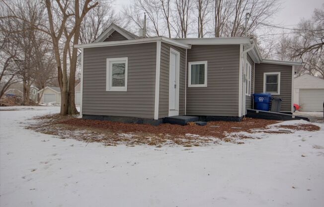 2 BED 1 BATH HOUSE FOR RENT