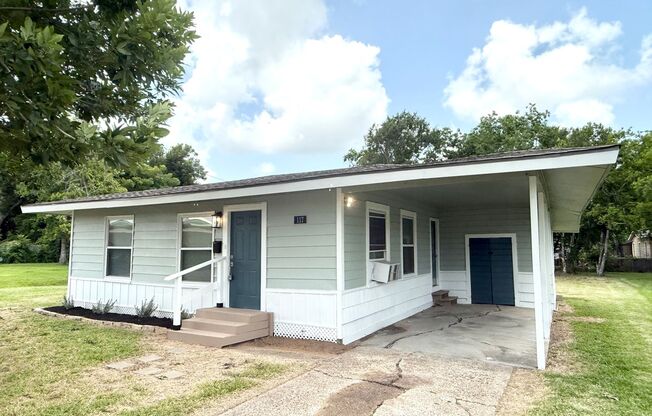 Adorable 2/1 Cottage near Downtown Lake Jackson
