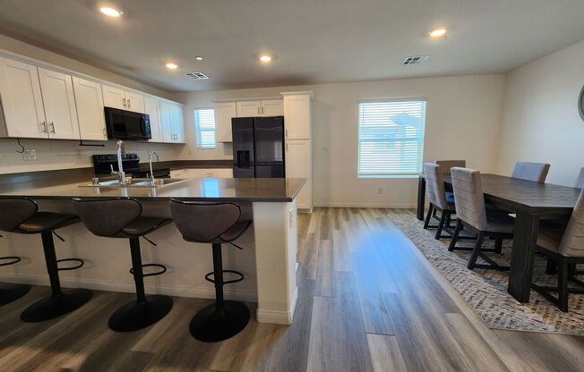 Modern Comfort Meets Vegas Vibes! – Utilities & Internet Included