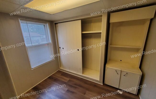 Private 1 bedroom house with Office space!!