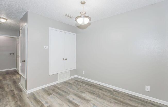 2 beds, 2 baths, 811 sqft, $1,105