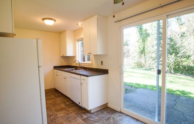 Sunny 2-Bed Townhouse w/Private Patio Ready Late July!