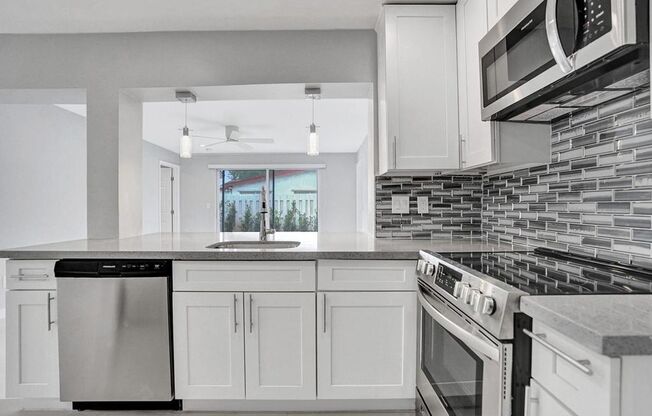 Large 4BD/3BA + Office | Renovated and updated, Single-Family Home – Hollywood, FL | NO HOA