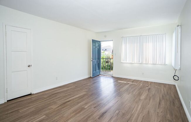 Great 2/1 beach bungalow just one block to the beach!