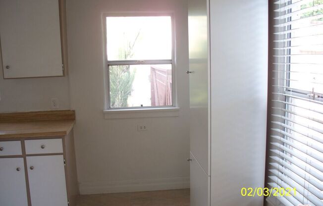 2 beds, 1 bath, 990 sqft, $4,500