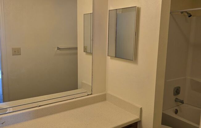 1 bed, 1 bath, 709 sqft, $850, Unit PG 0723