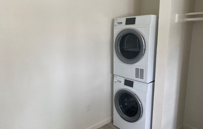 2 beds, 1 bath, 800 sqft, $2,250, Unit 3277-31