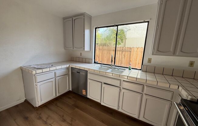 8475 Wheatland Dr - Sacramento 95828