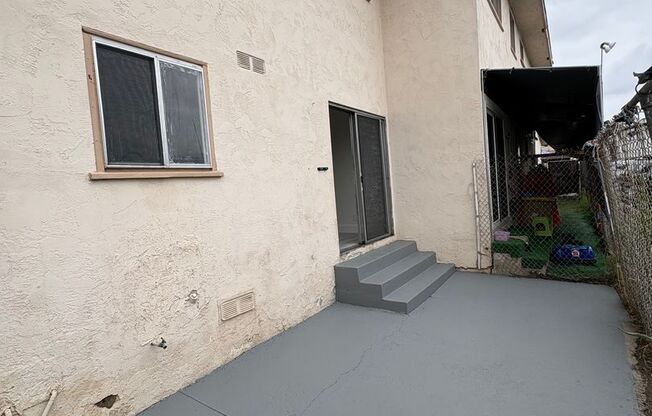 3 beds, 1 bath, 1,075 sqft, $2,695, Unit 14518 S Berendo Ave-B
