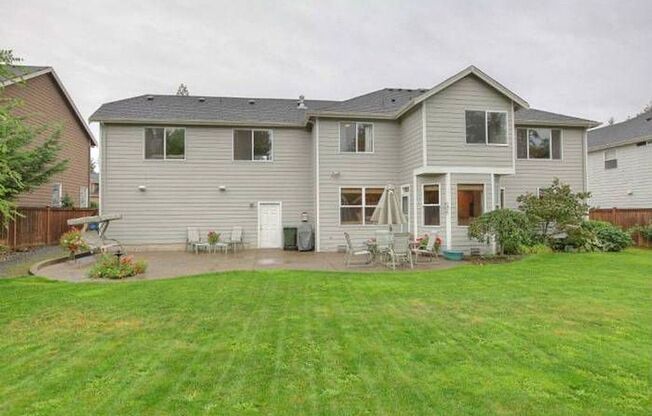 Beautiful home in quiet Puyallup neighborhood