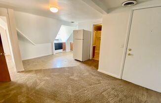 3 beds, 1 bath, $1,300, Unit 3