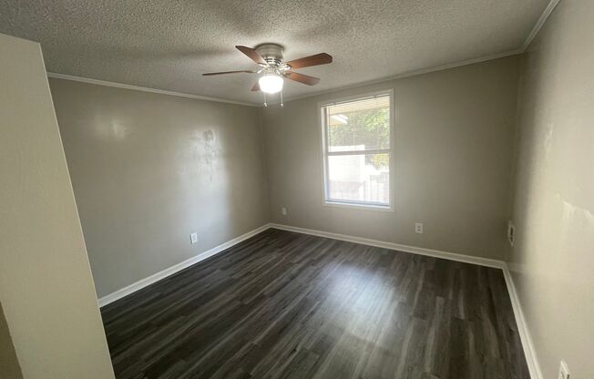 2 beds, 1 bath, 900 sqft, $1,275