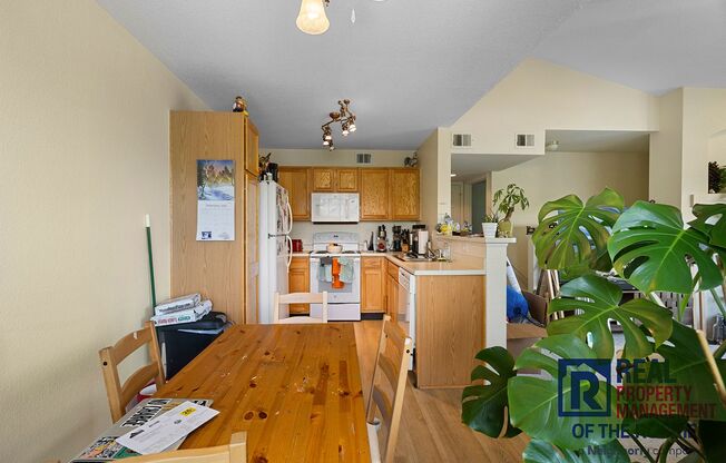 Charming 1-Bedroom Oasis with Vaulted Ceilings & Private Patio