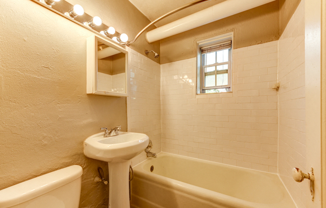 Studio, 1 bath, $1,175