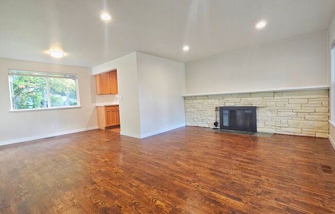 Beautifully Remodeled 3 Bed 2 Bath Rambler in Eastgate, Bellevue