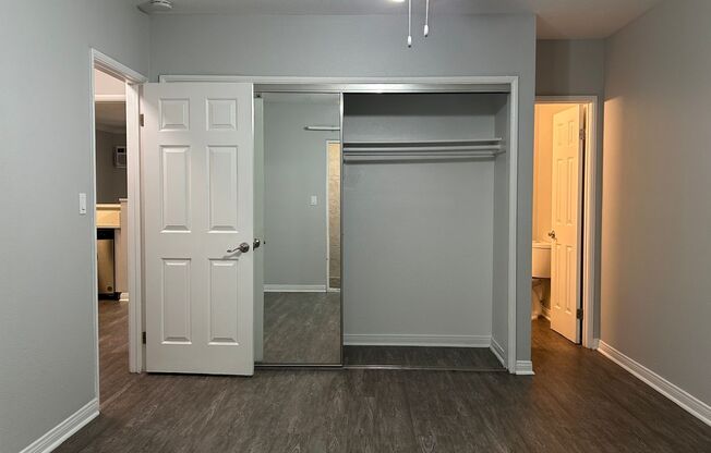 2 beds, 1 bath, 880 sqft, $2,975, Unit J-6