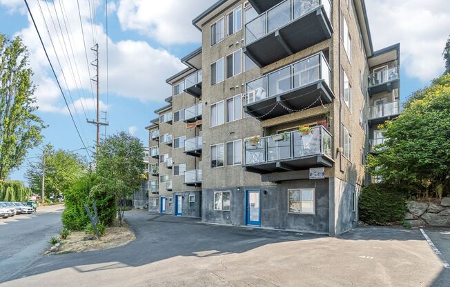 Minor Tower Apartments - Located in Eastlake