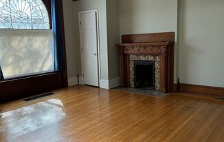 2 beds, 1 bath, $1,275, Unit Apt #1