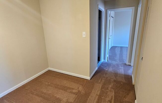 1 bed, 1 bath, 725 sqft, $1,325, Unit H09