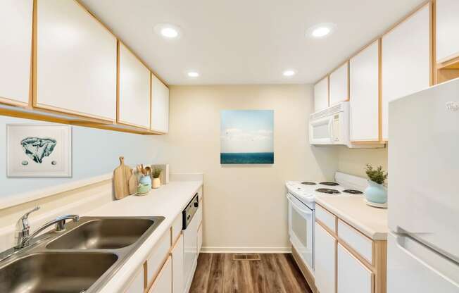 Kitchen at Silver Lake Apartments