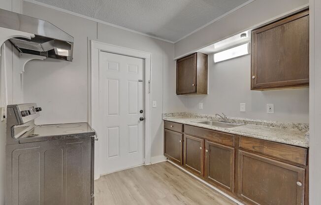 2 beds, 1 bath, $1,450