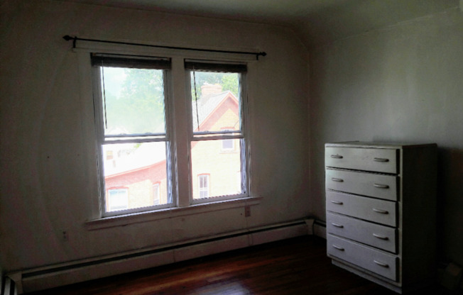 2 beds, 1 bath, $2,095, Unit Unit 4 (3rd Fl)