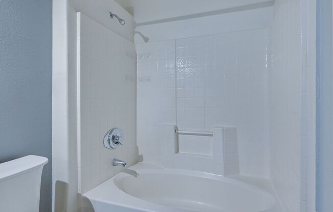 1 bed, 1 bath, $1,300, Unit # 1061