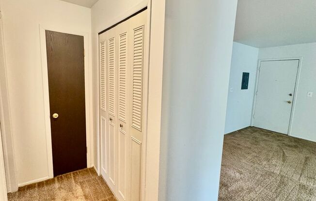 2 beds, 1 bath, 850 sqft, $1,295, Unit 301