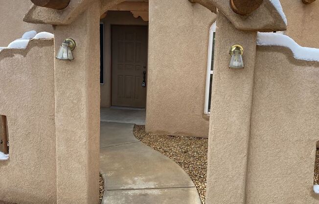 Southwestern Beauty- Excellent location