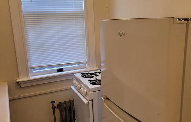 1 bed, 1 bath, $995, Unit 18