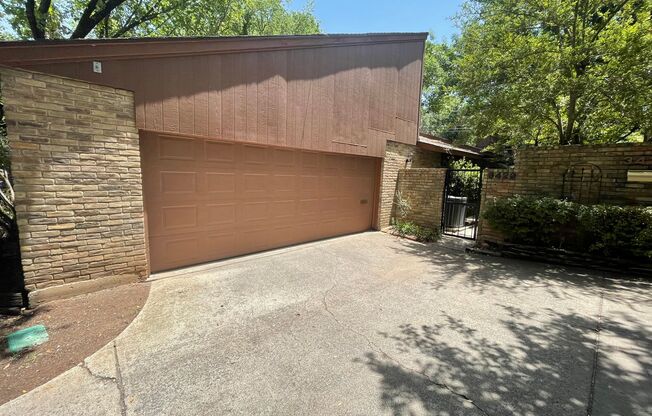 Beautiful!  2 Bedroom, 2 Bathroom, 2 Car Garage--Monticello Park