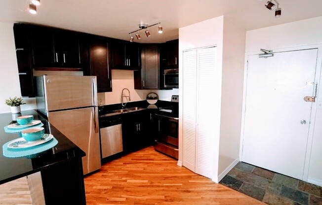 1455 N SANDBURG TER