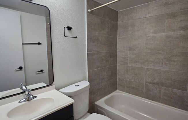 Studio, 1 bath, 320 sqft, $995, Unit 3