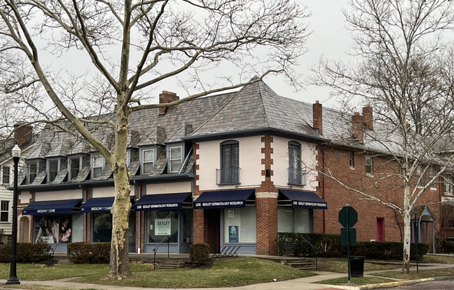 2352 1/2 E MAIN ST
