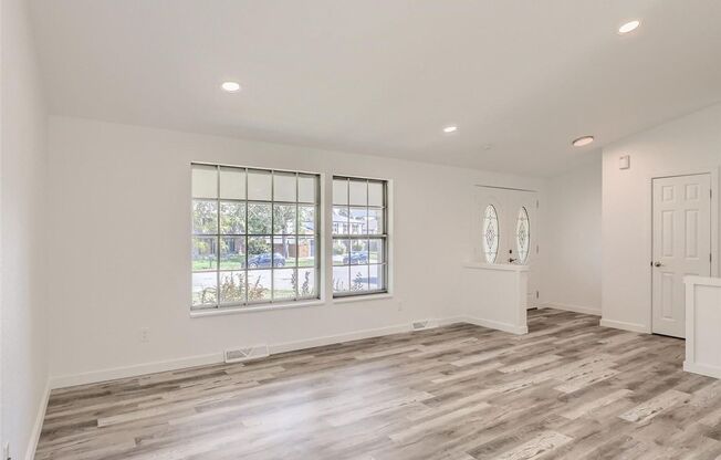 Take advantage of our limited-time offer: enjoy one month free when you sign a 15-month lease! Move in today and secure this fantastic deal before it’s gone!!