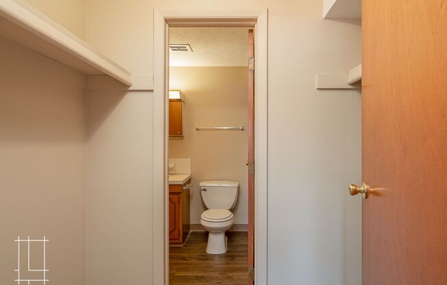 2 beds, 1.5 baths, $1,350, Unit 791 E Thurber Dr Apt. G