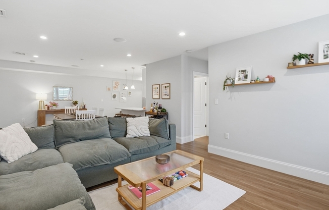 2 beds, 2 baths, 1,305 sqft, $4,800, Unit 3