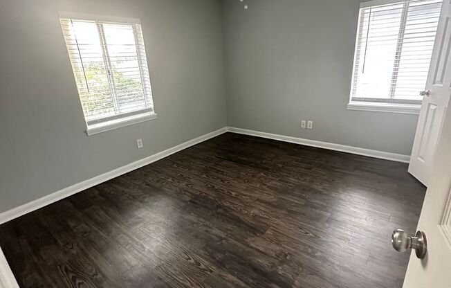 1 Bed 1 Bath 2nd floor Unit Near Jacksonville Beach! Pet Friendly! Modern Upgrades! On-site Laundry