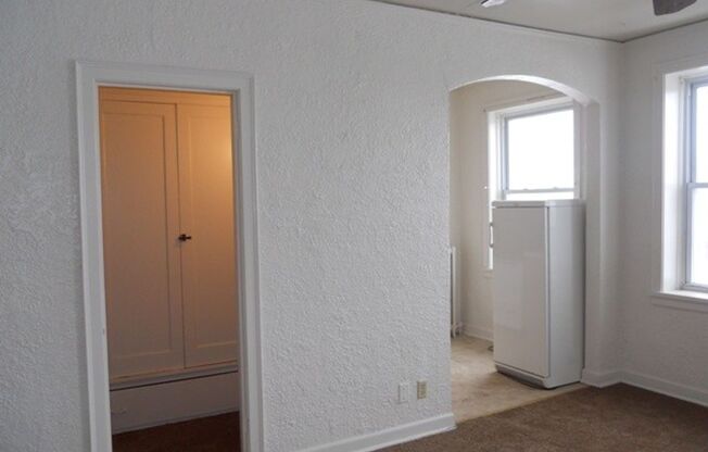 Studio, 1 bath, 300 sqft, $700, Unit 301