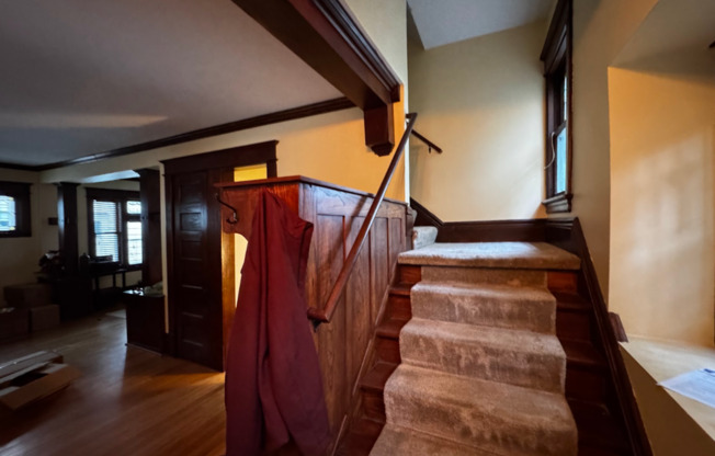 SINGLE FAMILY HOME! Great Location! Laundry, Wood Floors and Parking!