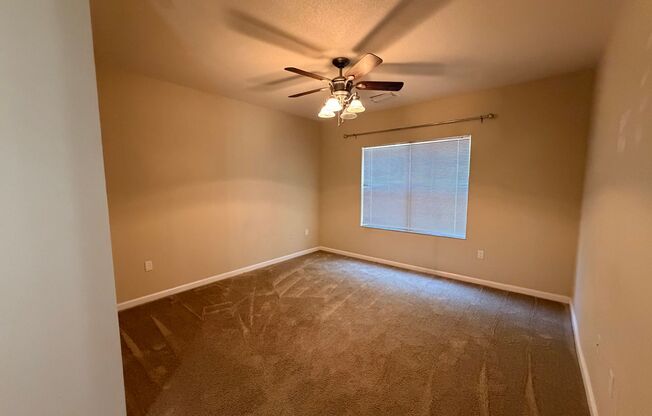 2/2 Oakleaf Townhome! Amenities! Garage Parking!