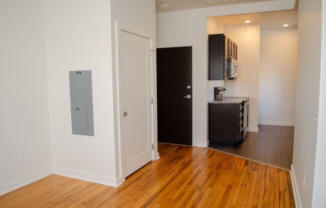 1 bed, 1 bath, 562 sqft, $910, Unit 907-401